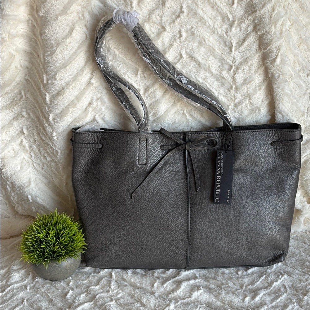 Banana Republic Gray Tote Bag Sleek Design